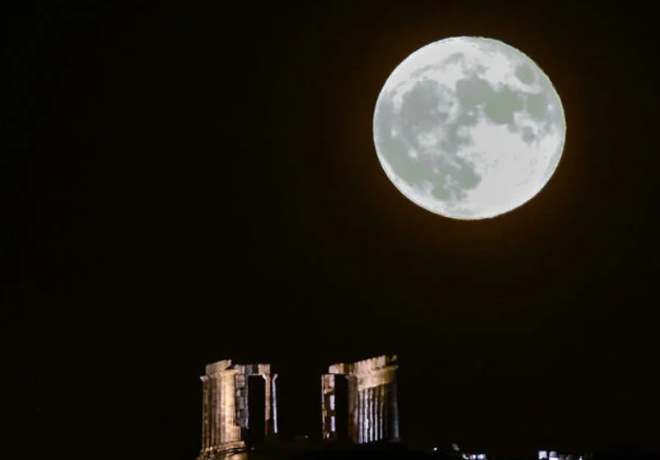 Τι είναι η “Μπλε Σούπερ Σελήνη” που θα φωτίσει τον αυγουστιάτικο ουρανό